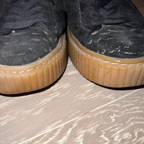 Black and Gold Suede Snakeskin PUMA Women's Shoe (Size 8) - Picture 5 of 6